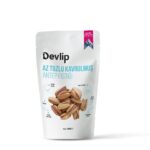 Beyaz bir fon üzerinde, Devlip markalı, Pembe Himalaya tuzlu, 1 kg az tuzlu kavrulmuş Antep fıstığı paketi. Paketin üzerinde, fıstık tanelerinin görseli ve ürünün özellikleri (vegan, protein kaynağı) belirtiliyor.